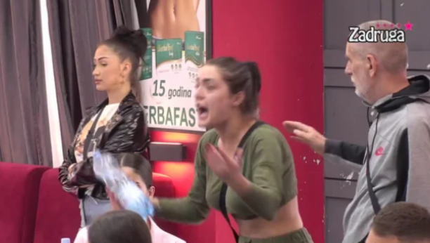 GOTOVO PRIJATELJSTVO! Viki i MC Aleks zaratile, Mitrovićka pobesnela zbog napada zadrugara!