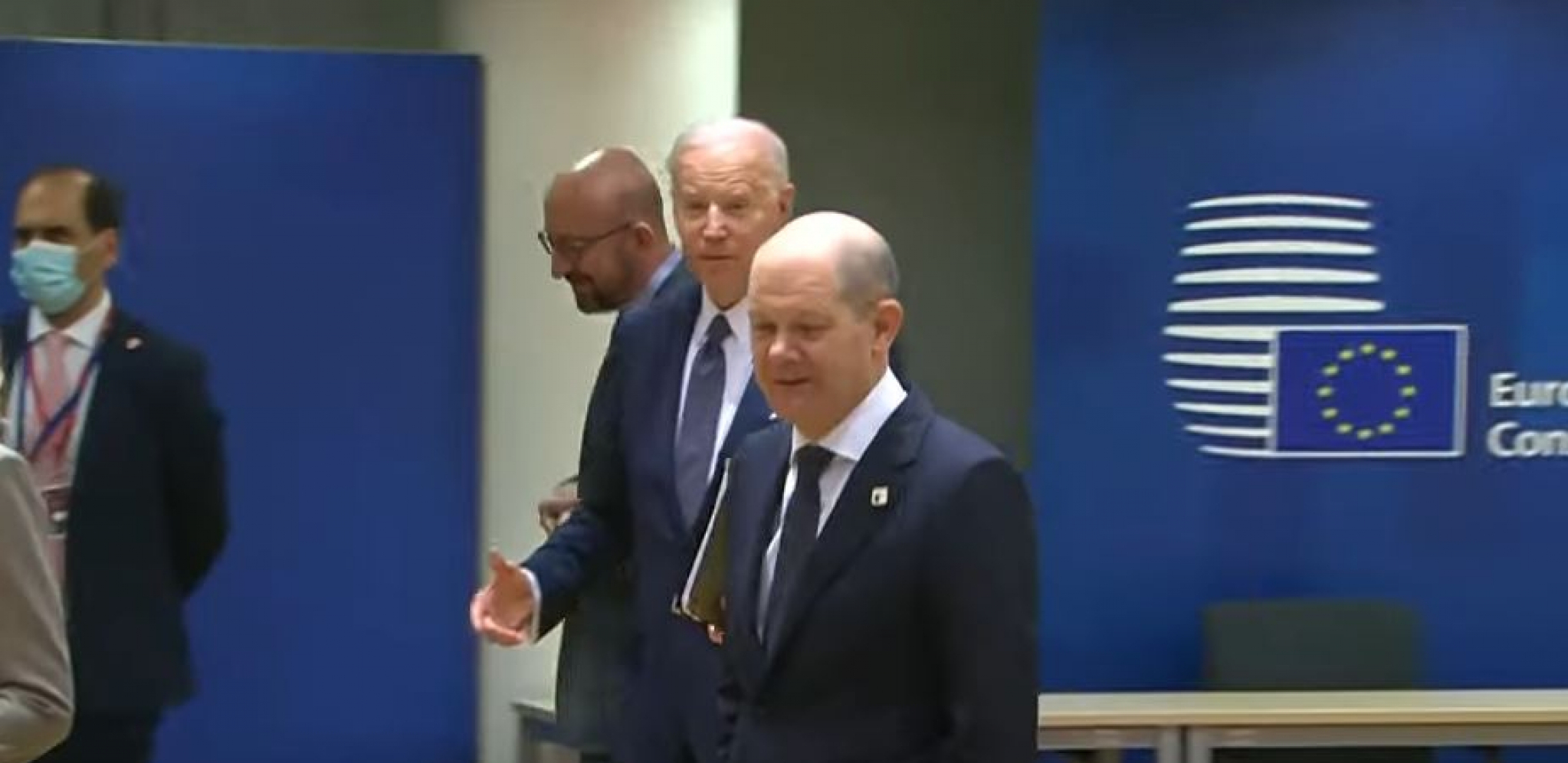 ZELENSKI UDARIO NA ANGELU MERKEL 