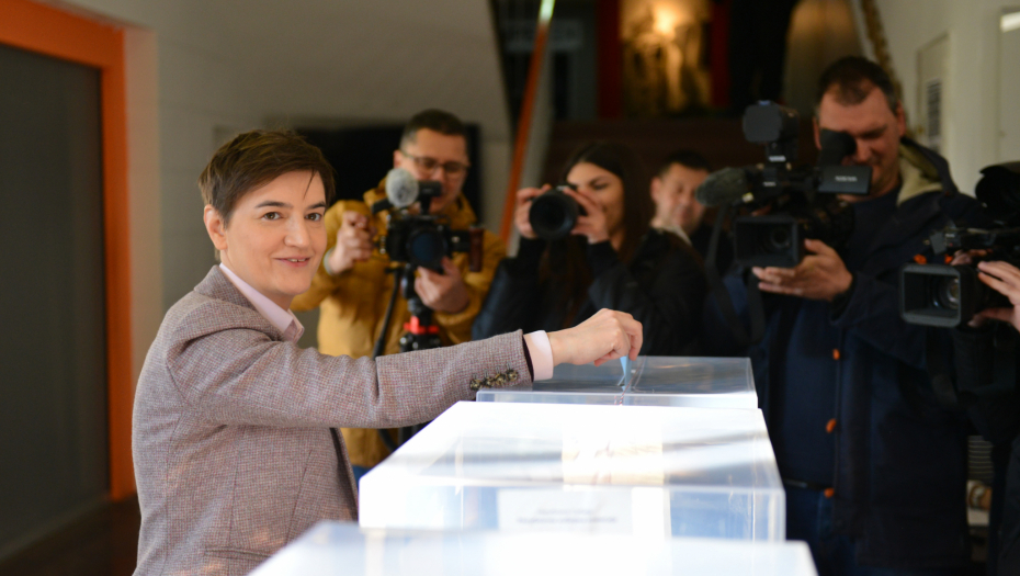 GLASALA PREDSEDNICA VLADE Ana Brnabić došla u društvu istaknute ministarke