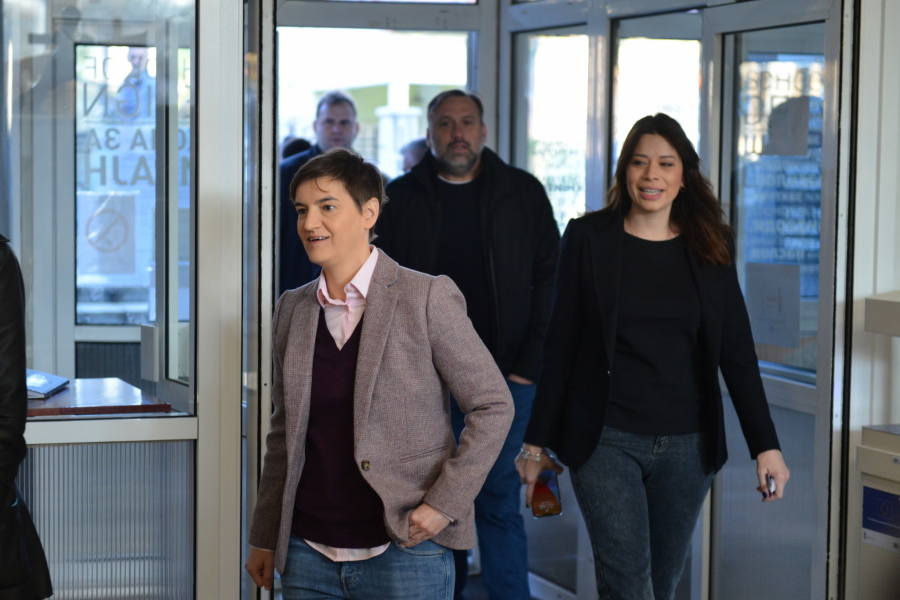 SRBIJA DONOSI ODLUKU Zatvorena birališta! Jezive pretnje naprednjacima, napadnut poslanik SNS (FOTO/VIDEO)