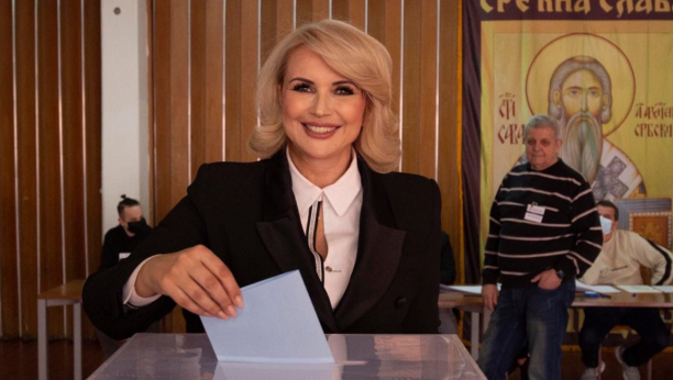 Darija Kisić glasala u Osnovnoj školi "Ćirilo i Metodije"