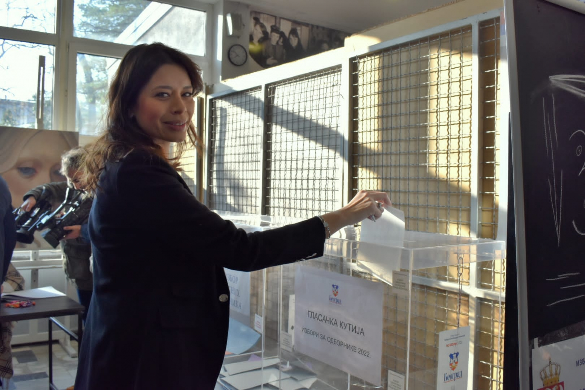 SRPSKE POLITIČARKE PRIVUKLE PAŽNJU NA IZBORIMA Svi su gledali u njihove elegantne kombinacije (FOTO)