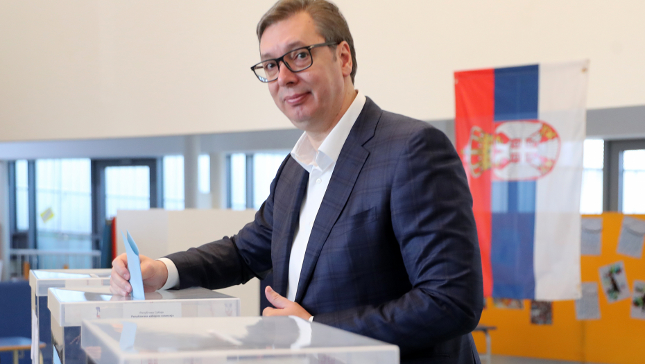 SNS JAK KAO STENA U BEOGRADU Prema prvim rezultatima imaju 48 mandata, sledeći na listi skoro DUPLO MANJE