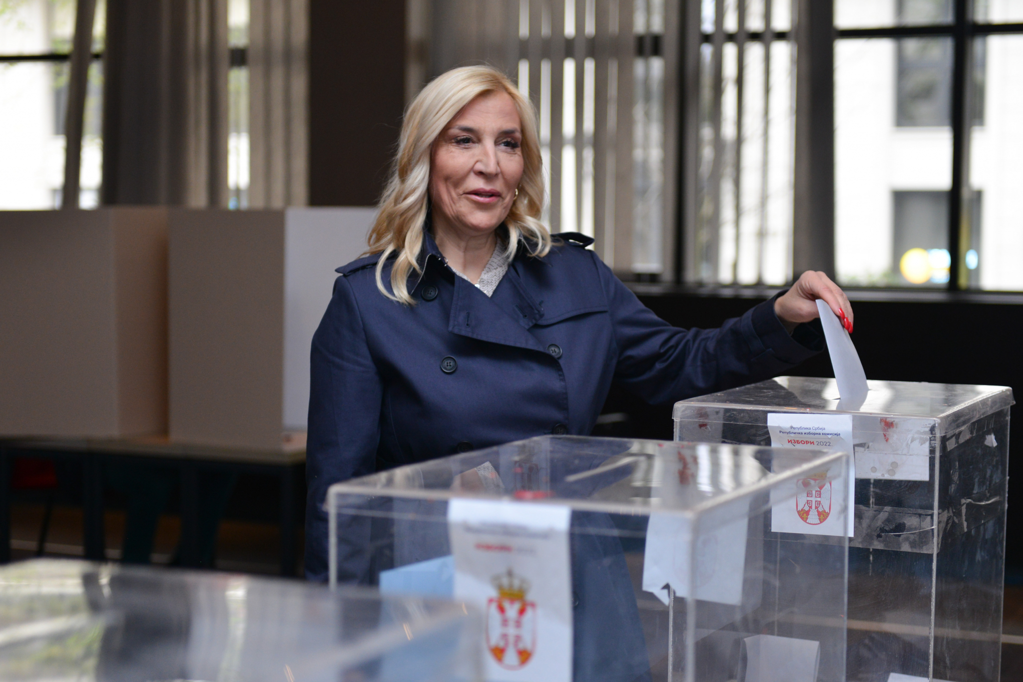 SRPSKE POLITIČARKE PRIVUKLE PAŽNJU NA IZBORIMA Svi su gledali u njihove elegantne kombinacije (FOTO)