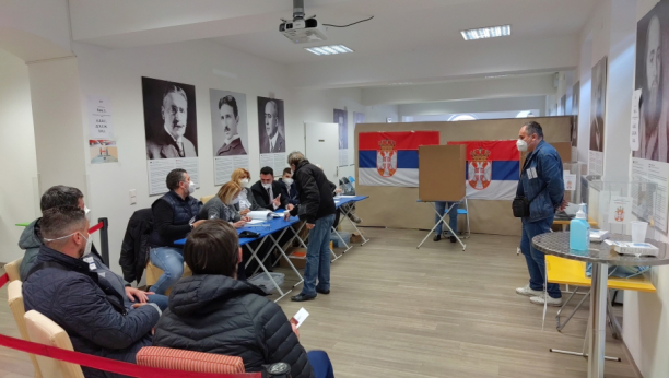 POVEĆAN BROJ BIRAČKIH MESTA U BEČU Srbi glasaju na tri lokacije u tom gradu