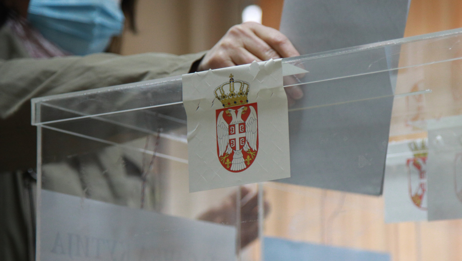 SRBI GLASAJU I U PARIZU: Tri glasačka mesta u Francuskoj, u prestonici pre podne glasalo 15 odsto