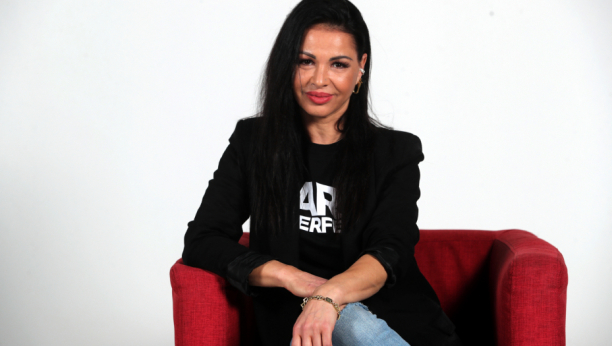 GUBIM ENERGIJU I TEŠKO NASTUPAM Pevačica progovorila o svojim problemima: To mi izaziva promene raspoloženja