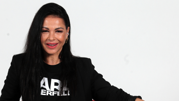 GUBIM ENERGIJU I TEŠKO NASTUPAM Pevačica progovorila o svojim problemima: To mi izaziva promene raspoloženja