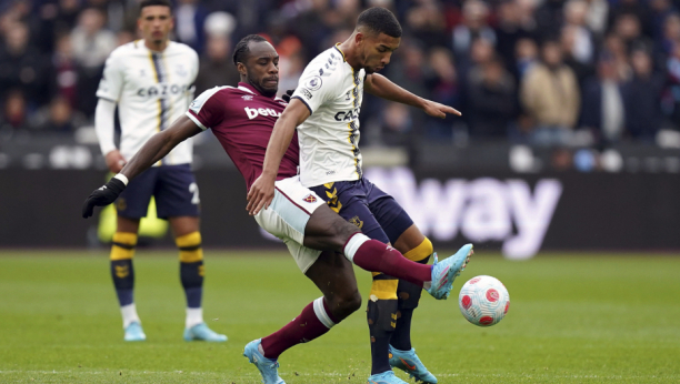 EVERTONU VISI OPSTANAK! Vest Hem zadao novi udarac Lampardu