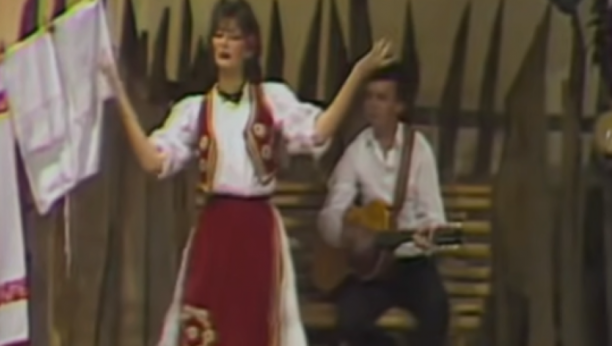 DA LI JE PREPOZNAJETE?! Pamtimo je po brojnim hitovima koje je pevala čitava bivša Juga, a danas važi za jednu od najlepših pevačica! (FOTO)