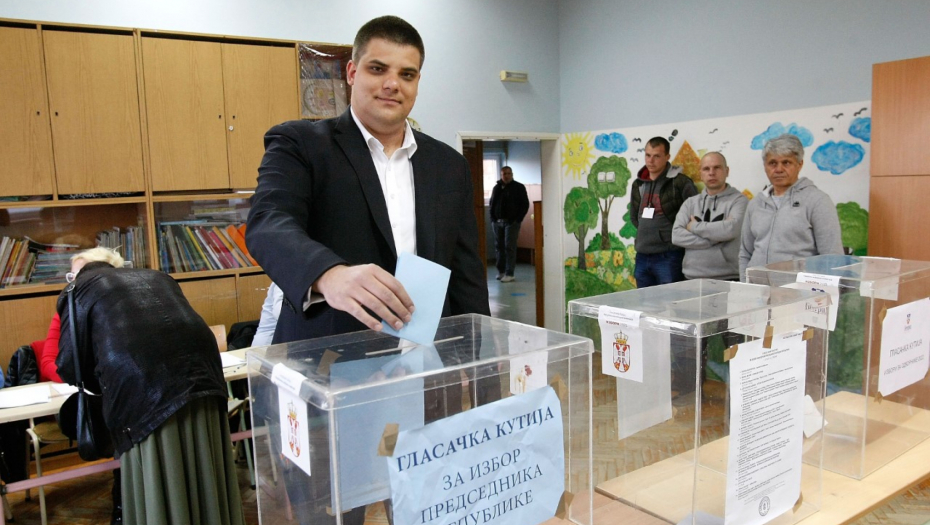 ŠEŠELJ PORUČIO Nadamo se da će nam narod ukazati poverenje