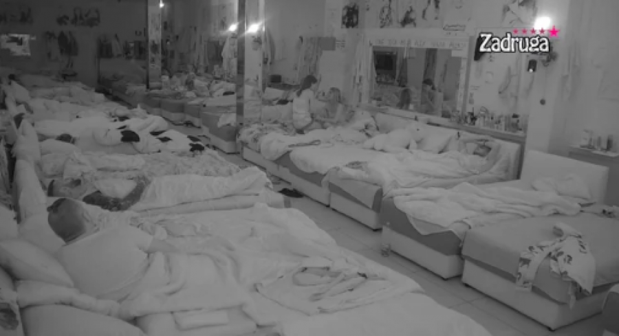 NE MOGU DA KONTROLIŠU STRASTI! Oženjeni Gruja ponovo u krevetu sa ljubavnicom, Mima napokon priznala svoja osećanja prema njemu!