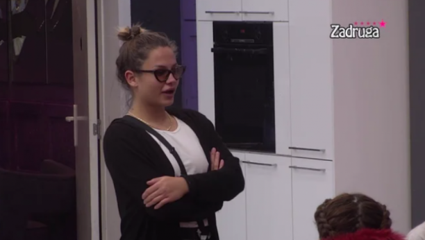 ANA NA UDARU ZBOG GOLIH FOTOGRAFIJA! Jovanovićeva na stubu srama, cimerke nemaju milosti!