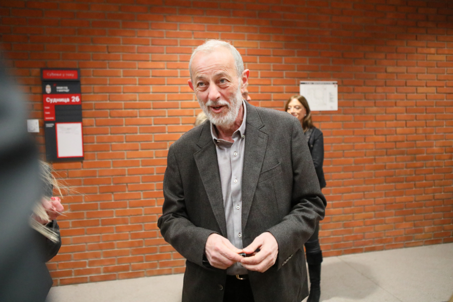 POČINJE SUĐENJE MIKI ALEKSIĆU Ispred Palate pravde transparenti 