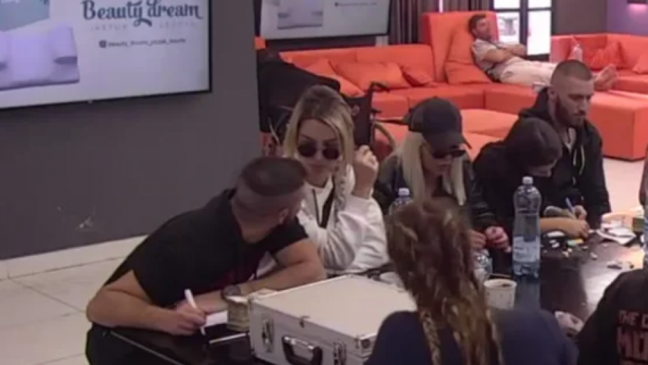 TI SI PRIKRIVENI FOLIRANT! Aleksandra i Dejan u brutalnom okršaju, pale uvrede i teške reči!