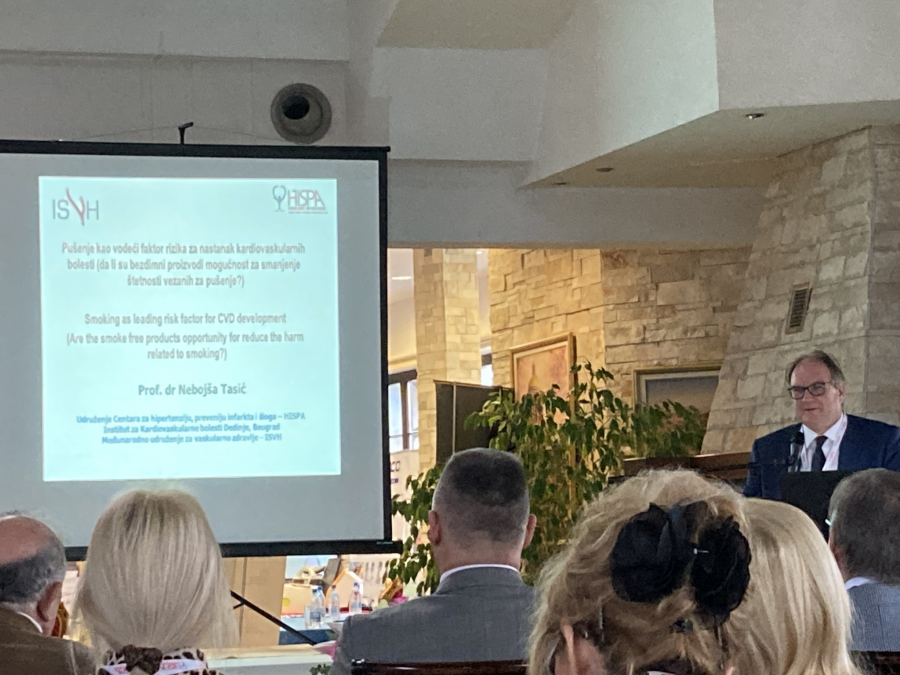 ŠTA KAŽU LEKARI: Može li se smanjiti rizik od pušenja cigareta?