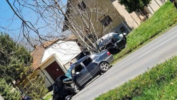 PRVA FOTOGRAFIJA TEŠKOG SUDARA U KOVINU Među povređenima trudnica i dete, automobil potpuno smrskan (FOTO)