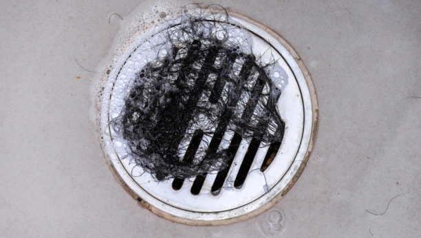 FANOVI KRALJICE ČIŠĆENJA IMAJU NAJJEDNOSTAVNIJI TRIK ZA ZAČEPLJENI ODVOD: Deluje brzo, a potrebna su vam samo dva satojka