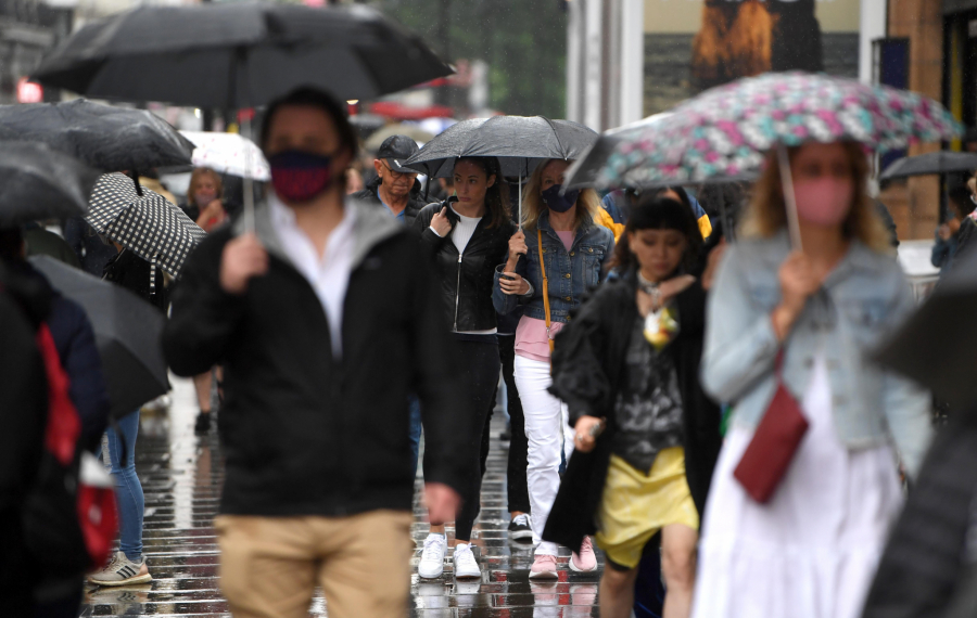 ČEKA NAS VREMENSKI ROLERKOSTER U MAJU! Poznati meteorolog najavio poplave, grad i crvenu kišu