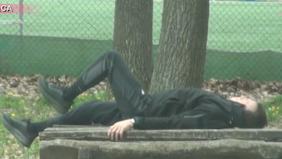 ZDRAVKO ČOLIĆ U GAĆAMA! Pevač u top formi, vežbao, trčao, a onda je uradio nešto potpuno neočekivano i to naočigled svih! (FOTO)