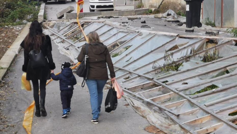 UŽIČANI ĆE KONAČNO MOĆI MIRNO DA SPAVAJU  Godinama unazad kuće bile na ivici ambisa, klizište pretilo da uništi celo naselje