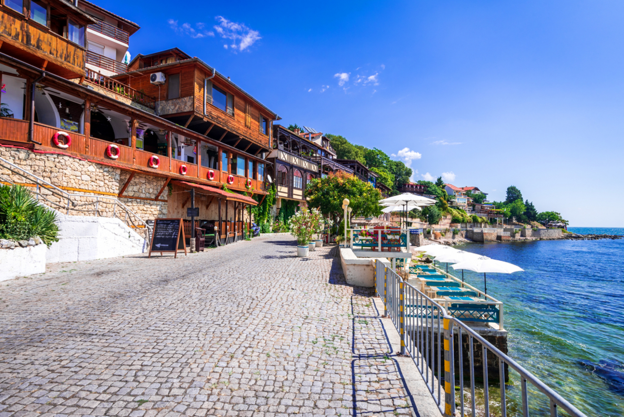 OVE ZEMLJE SU UKINULE KOVID PROPUSNICE Letovanje na moru samo sa pasošem