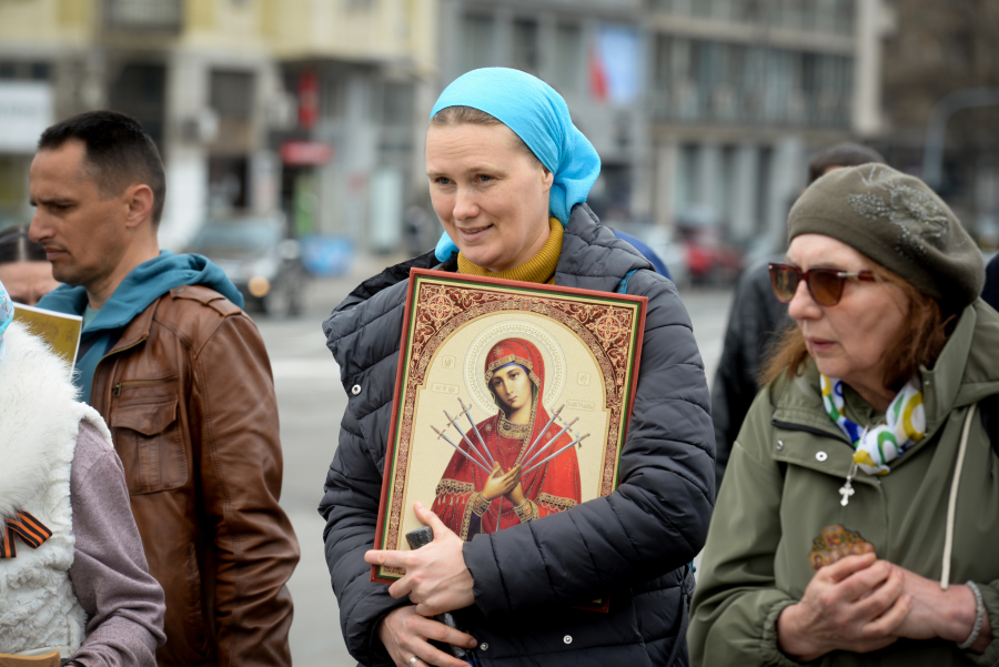 LITIJE U BEOGRADU Povodom praznika Blagovesti vernici šetali od Saborne crkve do Hrama Svetog Save (VIDEO)