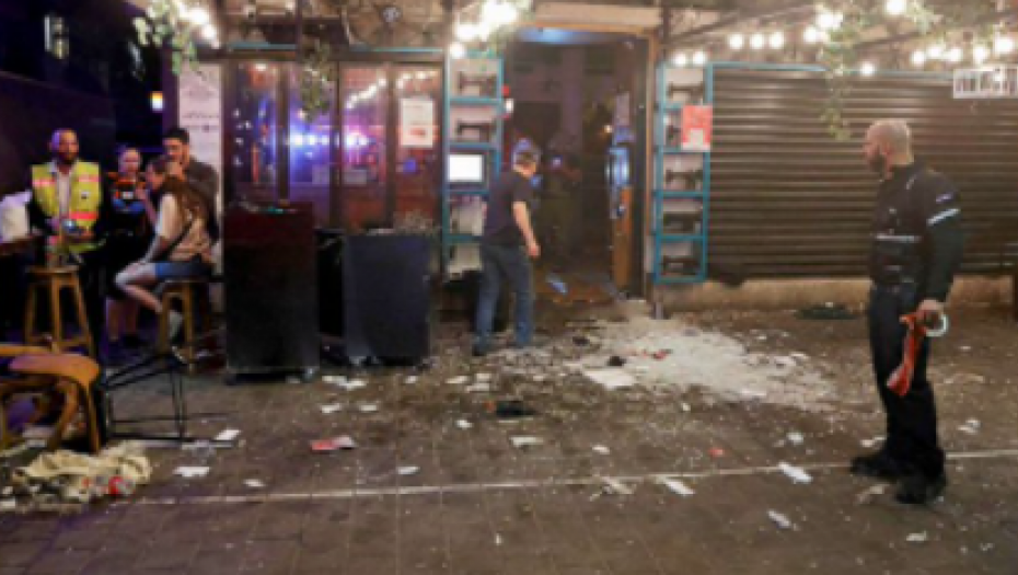 DVOJE MRTVIH I OSMORO RANJENIH U PUCNJAVI U TEL AVIVU: Ljudi vrištali, skrivali se ispod stolova! (FOTO, VIDEO)