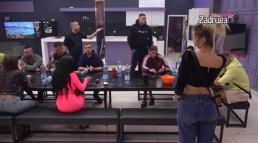 CAR RASKRINKAO DEJANA! Zadrugari ubeđeni da je Dragojević sa Aleks ušao u vezu iz inata, nisu ga štedeli!