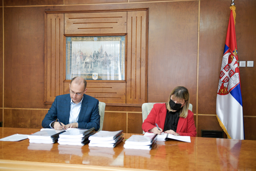 MINISTAR LONČAR: Stižu najsavremeniji aparati za zračenje u Srbiju