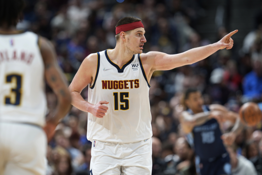 I NIJE DALEKO OD ISTINE Jokić nogom da šutne loptu, ušla bi u koš (VIDEO)