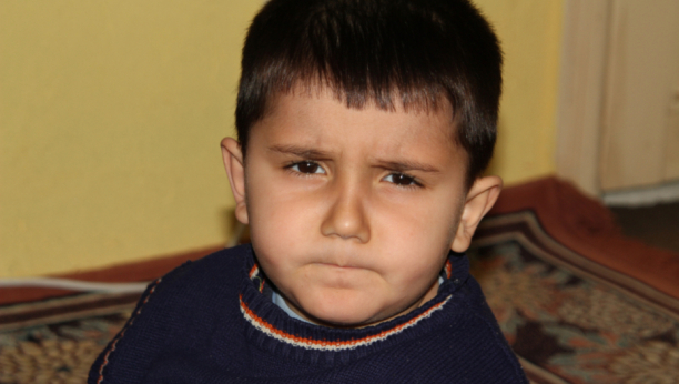 PETOGODIŠNJI DEČAK SPASIO JE SESTRI ŽIVOT U POŽARU U zapaljenu kuću vratio se samo iz jednog neverovatnog razloga, ovo će vas rasplakati!