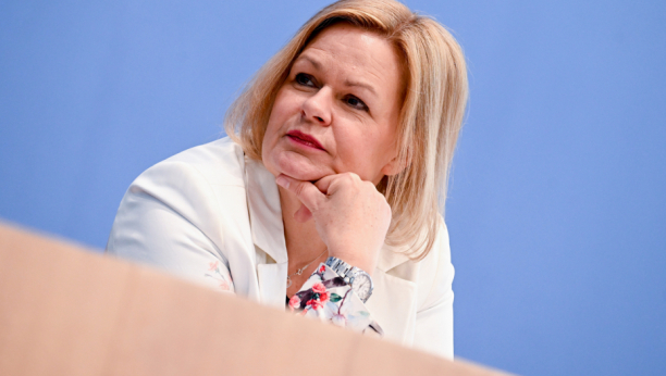ODGOVORILA JASNO Ministarka Frejzer traži isključenje Šredera iz SPD