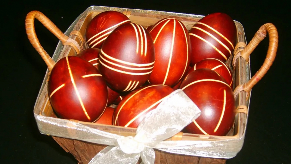 USKRŠNJA JAJA BIĆE LEPŠA NEGO IKAD Dodajte samo jednu namirnicu u lukovinu, boja će biti fantastična