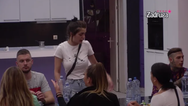 SUKOBILE SE ZBOG MARKA! Marijana pravdala svoj postupak, pa ušla u brutalnu raspravu sa Viki, uvrede se samo nizale!