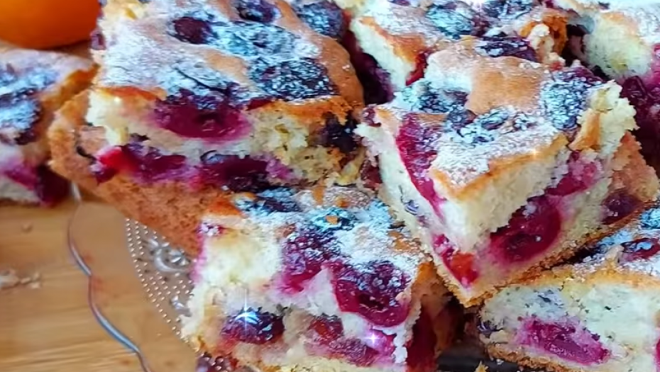 SPREMITE KOLAČ SA VIŠNJAMA Poslastica koja vas vraća u detinjstvo