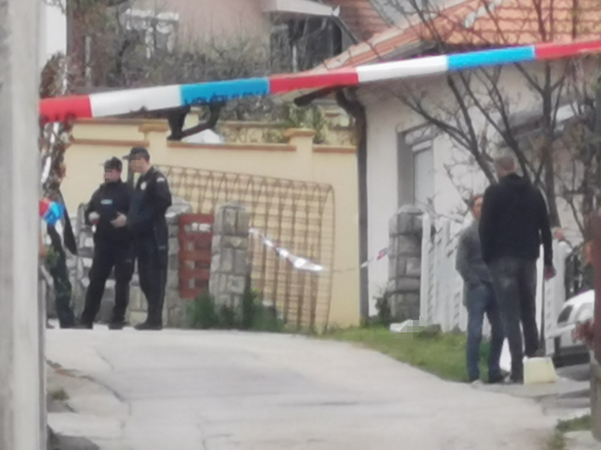 Nezapamćena tragedija potresla meštane čačanskog naselja Atenica! Zaklao majku, oca i dedu jer mu nisu mu dali pare za drogu