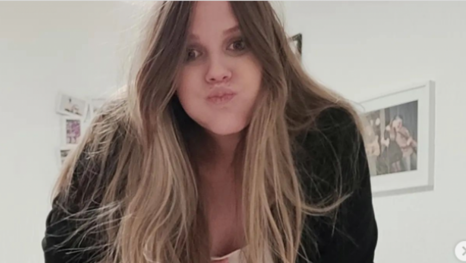 MESECIMA KRILA TRUDNOĆU! Pevačica otkrila da je u blagoslovenom stanju, čestitke stižu sa svih strana!