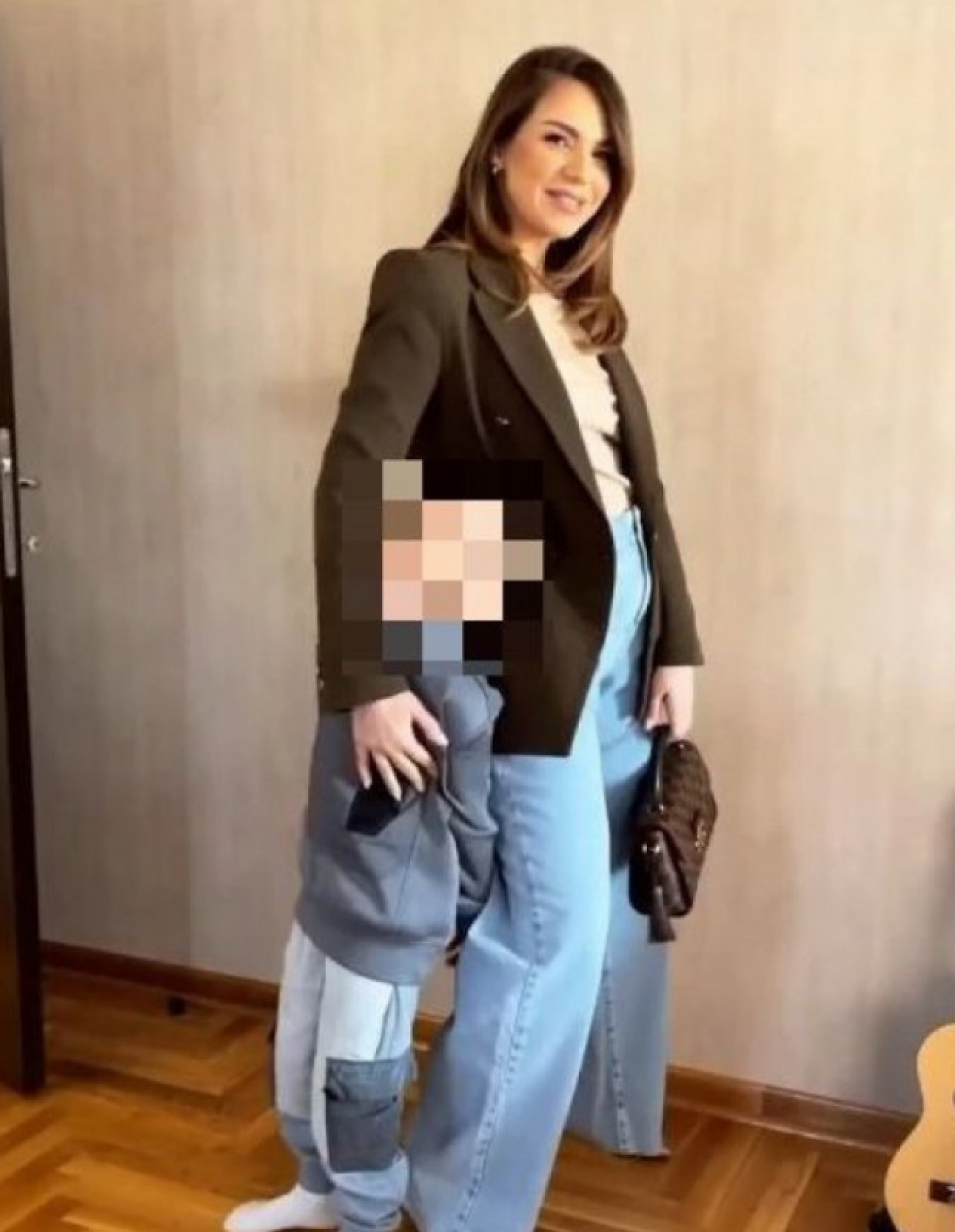 POKAZALA TRUDNIČKI STOMAK! Ivana Pavković i Petar Mitić očekuju dva dečaka, a evo kako pevačica izgleda u blagoslovenom stanju! (FOTO)