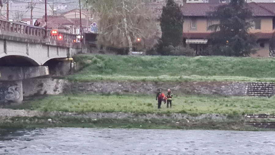 Tinejdžerka (16) skočila s mosta i preživela! Sreća u nesreći na Zapadnoj Moravi u Čačku