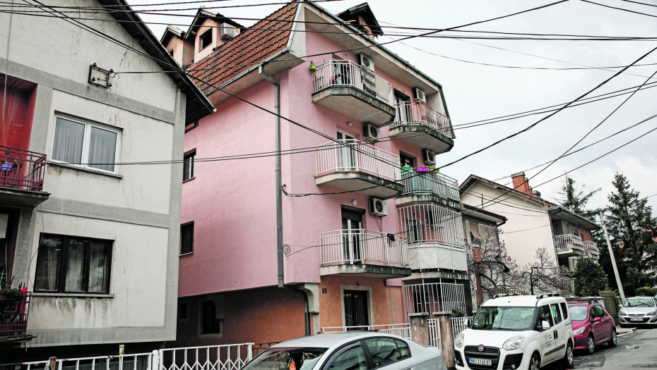 Izgoreo u požaru dok je pio s prosjacima! Tragedija na četvrtom spratu zgrade u naselju Braće Jerković u Beogradu