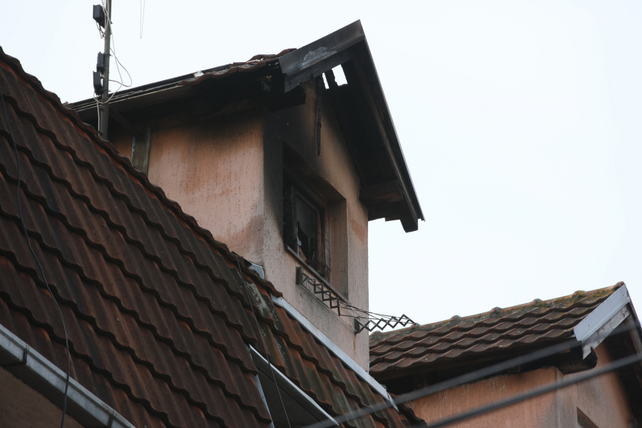 Izgoreo u požaru dok je pio s prosjacima! Tragedija na četvrtom spratu zgrade u naselju Braće Jerković u Beogradu