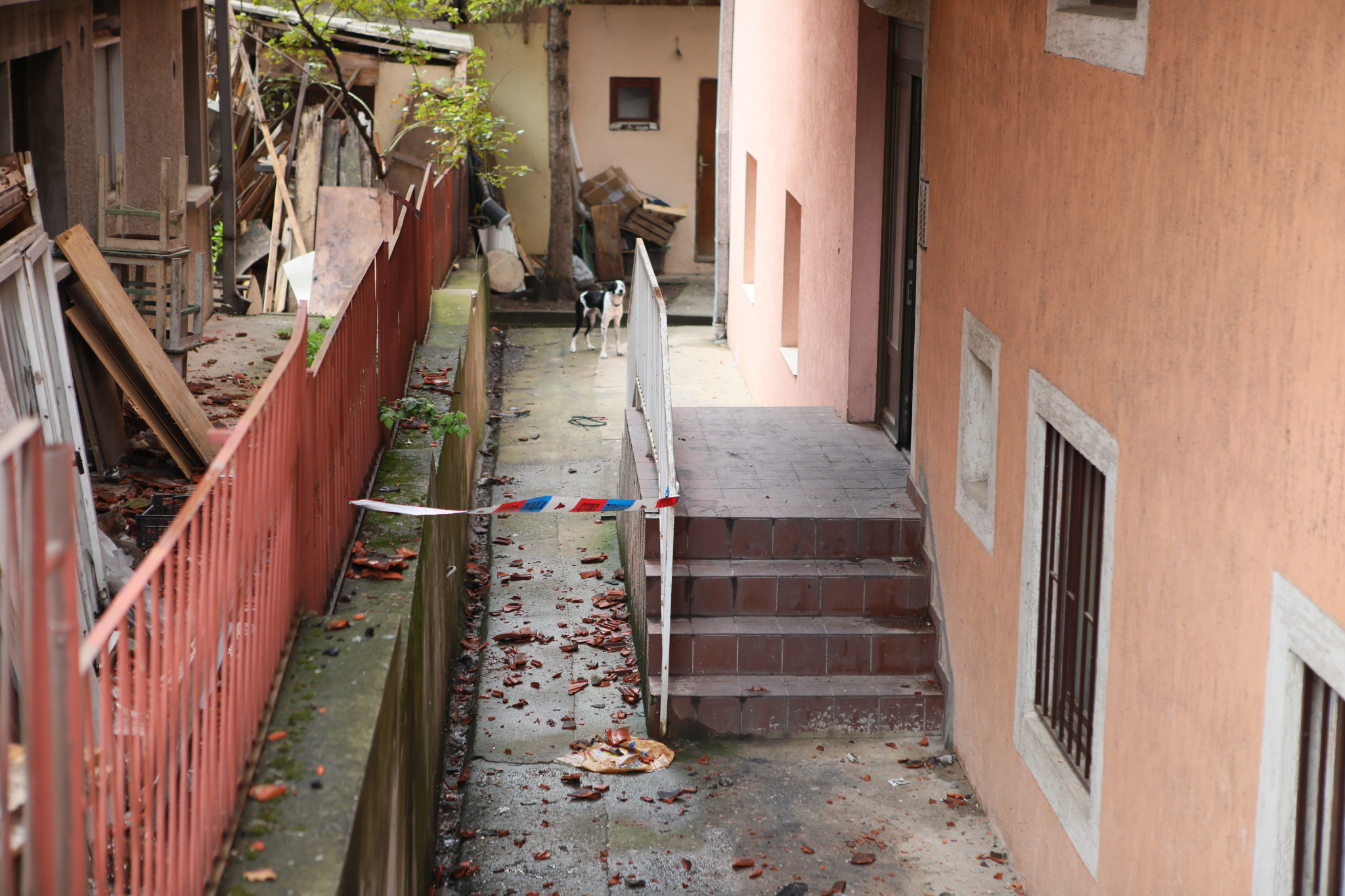 Izgoreo u požaru dok je pio s prosjacima! Tragedija na četvrtom spratu zgrade u naselju Braće Jerković u Beogradu