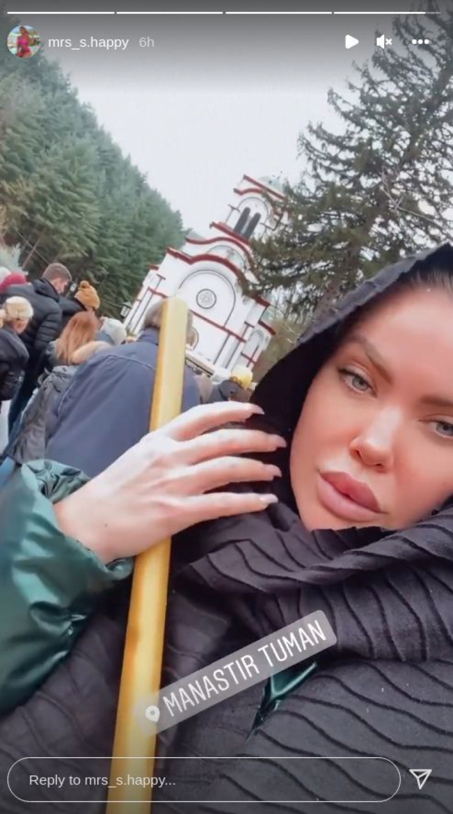 POZIRALA SA SVEĆOM U RUCI! Sanja Stanković nakon afere elitna prostitucija obišla ovo mesto, šokirala je svojim postupkom! (FOTO)