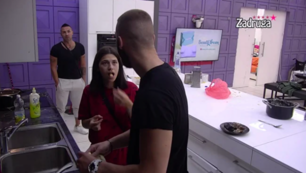 DINO STALNO GLEDA U MENE! Milica pokušala da napravi Mensura ljubomornim ovim potezom, Ajdarpašić oštro reagovao!