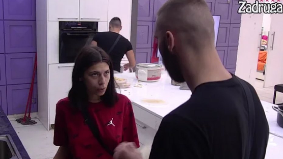 DINO STALNO GLEDA U MENE! Milica pokušala da napravi Mensura ljubomornim ovim potezom, Ajdarpašić oštro reagovao!