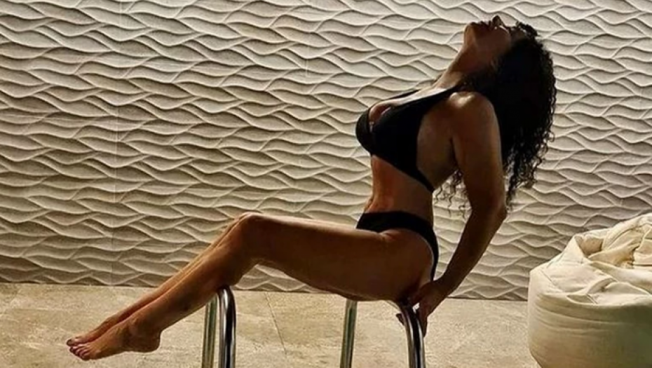 ISPLIVALE VRELE SCENE LIDIJE VUKIĆEVIĆ Glumica samo u bade mantilu, podigla nogu, SVE SEVNULO, ŠOKIRALA PRIZOROM (FOTO)