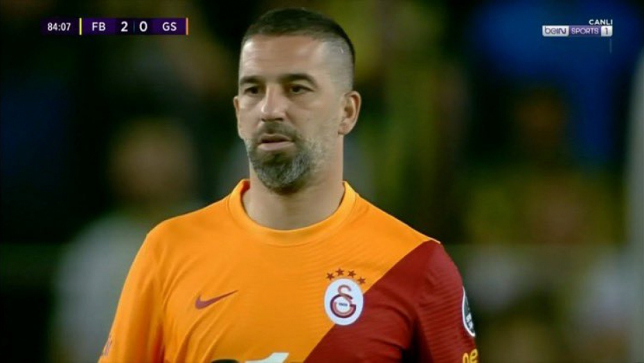 NEKADA JE BIO JEDAN OD NAJBOLJIH IGRAČA SVETA, A SADA MU SE SMEJU! Šokantne fotografije iz Turske! (FOTO)