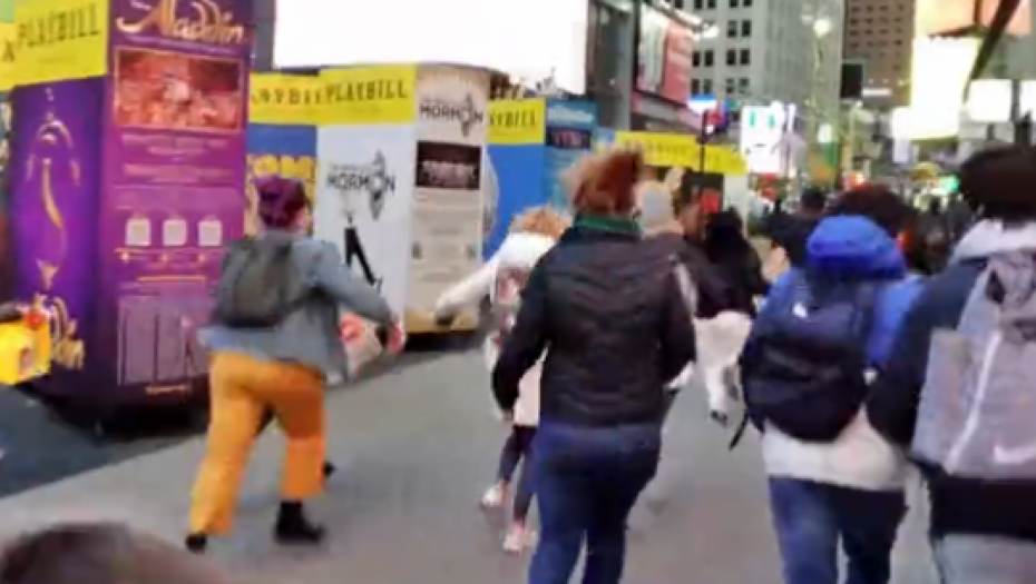 PANIKA U NJUJORKU Građani bežali sa Tajms skvera!