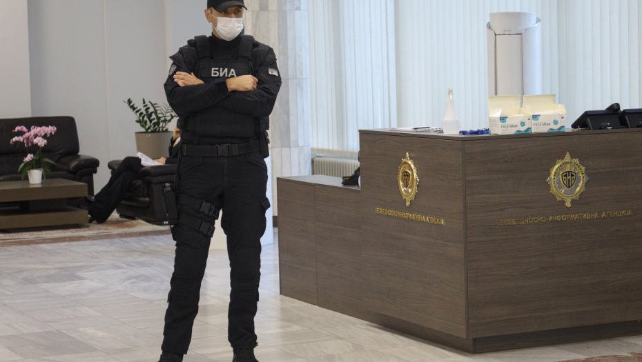 PRIPADNIK BIA RANJEN TOKOM AKCIJE Poznato stanje upucanog službenika